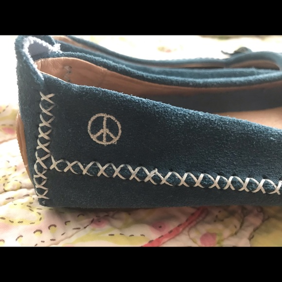 Peace suede Mocs - Picture 2 of 6